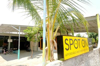 Hotel O Ilyasa Family