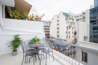 Phaedrus Living: City Centre Luxury Flat Mavromichali