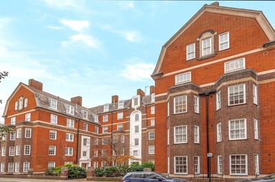 Quiet Victoria Retreat Near Buckingham Palace