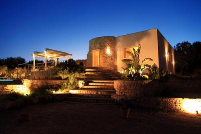 VILLA BIANCA con piscina e vista mare