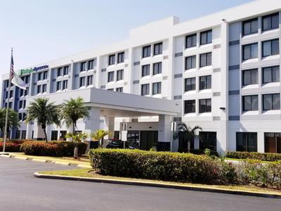 Holiday Inn Express & Suites Miami - Hialeah by IHG