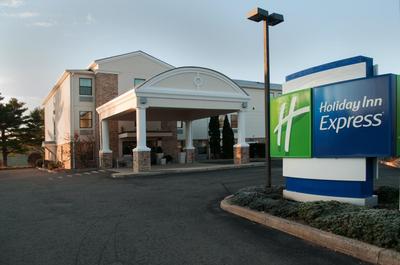 Holiday Inn Express Vernon-Manchester by IHG