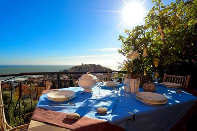 casa vista mare con wifi, AC nelle 4 camere da letto e parcheggio privato