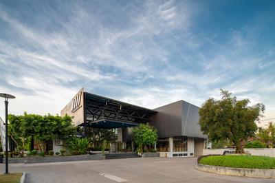 The VELO'S Hotel and Pumptrack