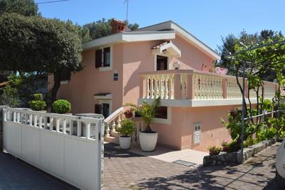 Franka 1 Apartment with terrace near the Beach, Artatore Mali Lošinj
