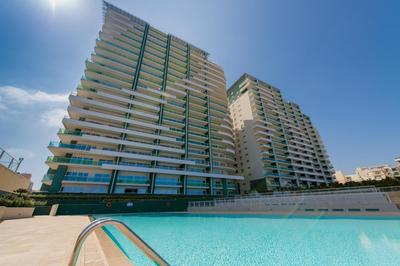 Luxury Apt w/ Side Seaviews and Pool, Top Location