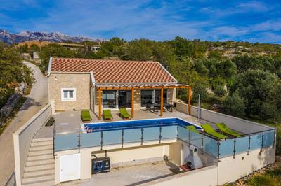 Villa Olivia - Jasenice, with swimming pool and jacuzzi