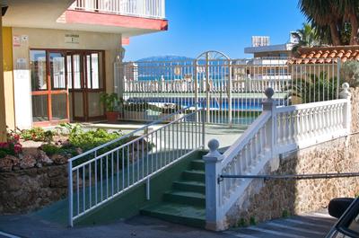 Stunning studio.Seaview with balcony and pool.