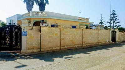 Apartment sleeps 4 in a villa 100m from the sandy sea