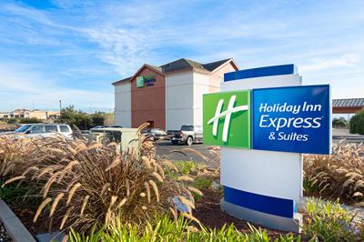 Holiday Inn Express & Suites Watsonville by IHG