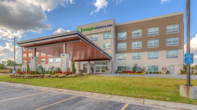 Holiday Inn Express & Suites Tulsa Midtown by IHG