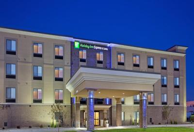 Holiday Inn Express & Suites Lincoln Airport by IHG