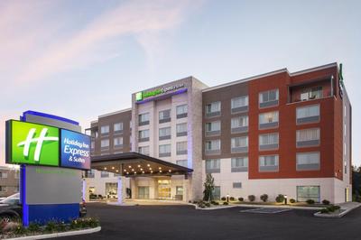 Holiday Inn Express & Suites Sandusky by IHG