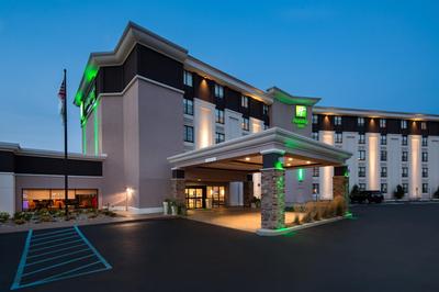 Holiday Inn Milwaukee Riverfront by IHG