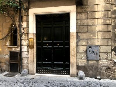 Apartment Near Trevi Fountain