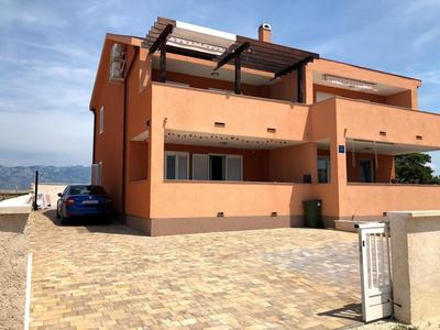 Apartman Matej with pool Povljana