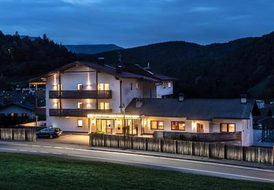 Martina Breakfast Lodge