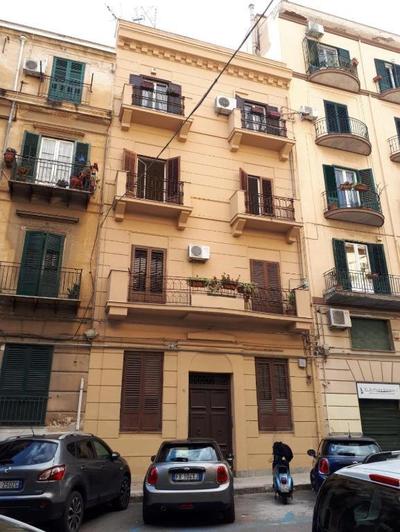 Large central Politeama apartment 2 bathrooms 8 guests