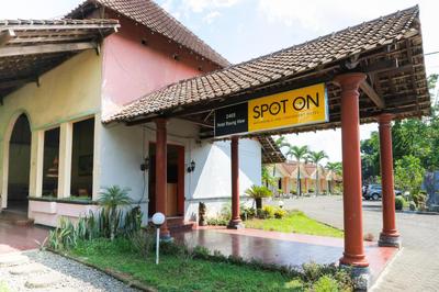 OYO 2465 Hotel Raung View