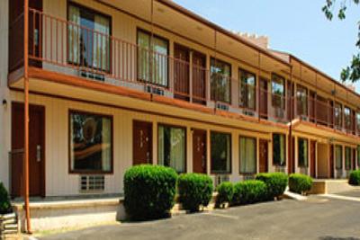 The Parkwood Inn & Suites