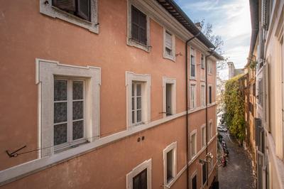 Febo Decharm apartment