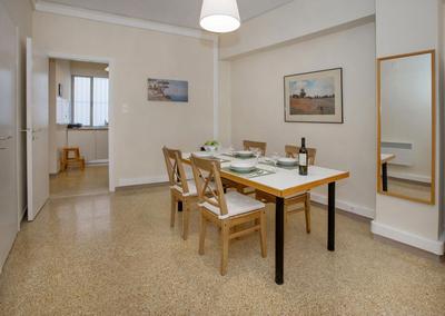 Central apartment on pedestrian street by GHH