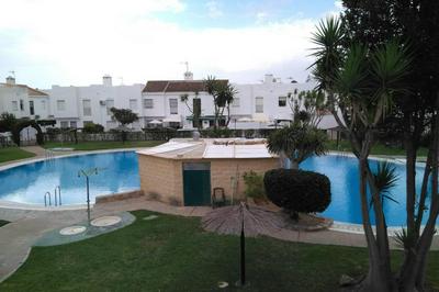 Alojamiento con piscina para grandes grupos en Real de La Barrosa