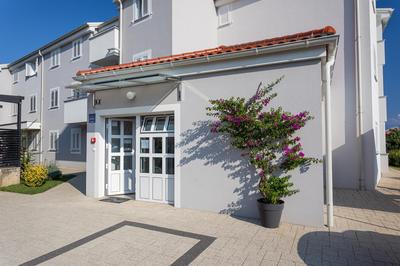 Apartments Crnekovic Tomislava 8