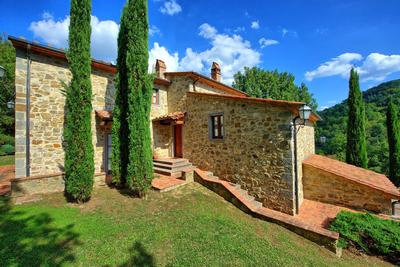Villa Casentino by PosarelliVillas