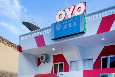 OYO 2045 Hotel 211