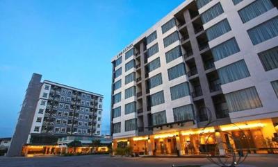 Leenova Hotel