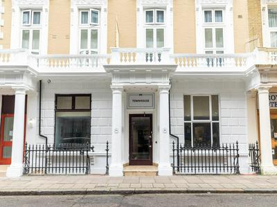 OYO Townhouse Apollo, Hyde Park