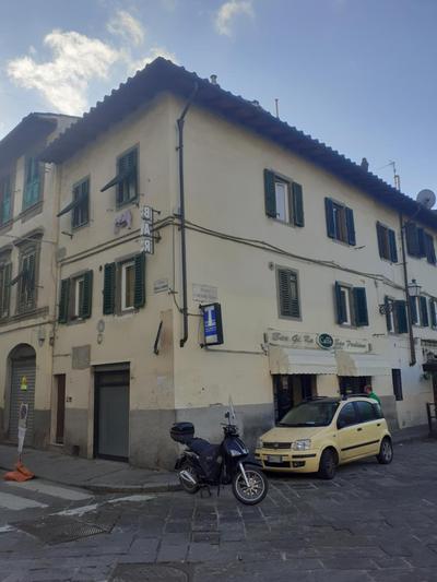 Oltrarno Real Mood Florentine Apartment