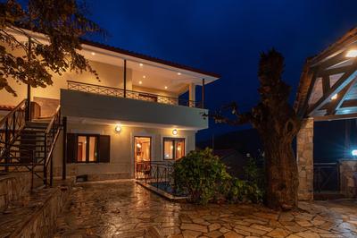 Villa Kleino-A superb house Villa 30 minutes from Meteora Greece