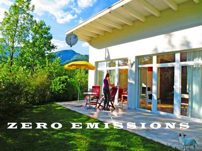 FLORES, Ferienhaus oder Doppelzimmer, im Grünen, 5 Gehminuten ins Zentrum, Parkplatz, zero emissions