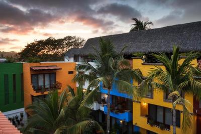 Casa Lotería -Pueblito Sayulita- Colorful, Family and Relax Experience with Private Parking and Pool
