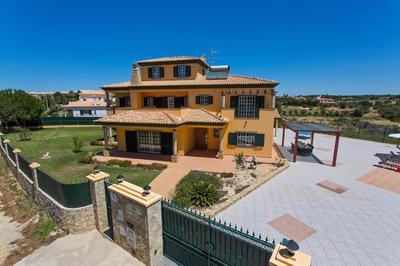 Villa Nincha - Heated Pool - Free wi-fi - Air Con
