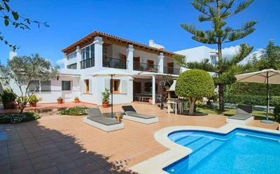 Villa Wicker by Eivillas
