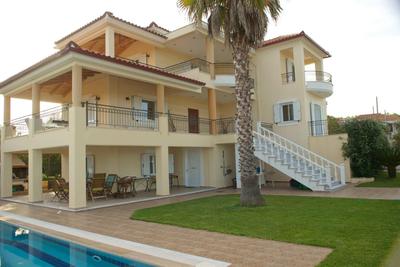 Luxury villa with a swimming pool in Lefkochoara, Messinias