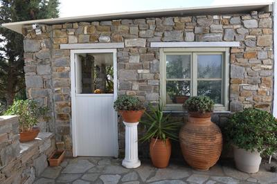 Cycladic House at the suburbs of Naousa