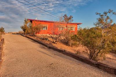 Chuck's Cabin in a Joshua Tree Community