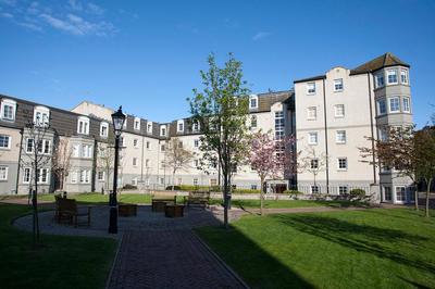 Fonthill Apartment - central, free parking off street, quiet