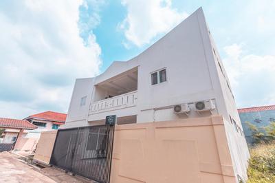 OYO Life 2658 Kost Rasyamada