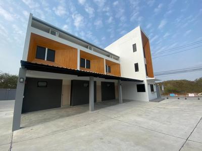 นั่งเล่นกันไหม รีสอร์ท SHA Plus