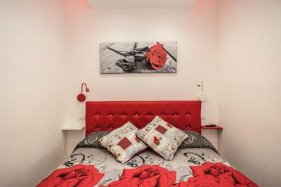 Casa Lolla, a Red Rose in Sorrento