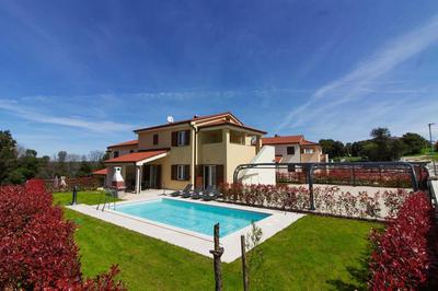 Complex of 2 villas Olivia-Marisol with 2 private pools for up to 20 persons, 200m from the beach