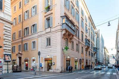 Trevi Fountain cool penthouse Apartment IREX