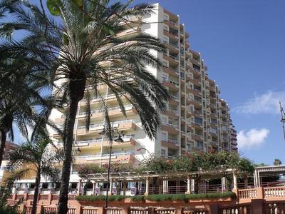 First Line to beach, sea view, sleeps 4