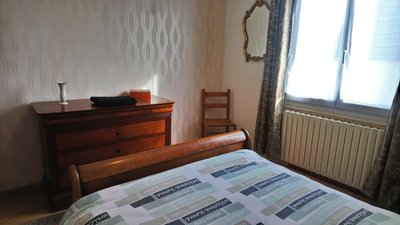 Chambre au calme et simple, cuisine à dispo