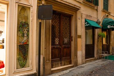 Domus Verona - Incantevole residenza difronte a casa Giulietta